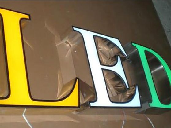 金阳介绍LED招牌的基础知识。